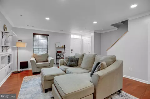 Living - 658 Luthardt Rd, Middle River, MD 21220 photo 2 of 4