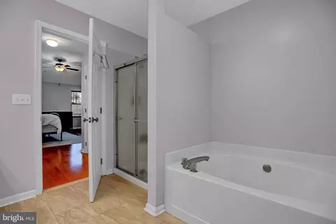 Bath - 658 Luthardt Rd, Middle River, MD 21220 photo 3 of 3