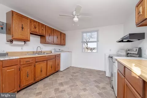 Kitchen - 1 Yawmeter Dr, Middle River, MD 21220 photo 3 of 5