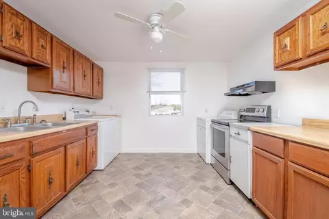 Kitchen - 1 Yawmeter Dr, Middle River, MD 21220 photo 1 of 5