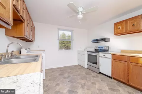 Kitchen - 1 Yawmeter Dr, Middle River, MD 21220 photo 2 of 5