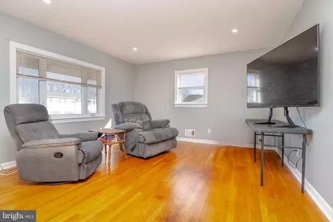 Living - 412 Crisfield Rd, Middle River, MD 21220 photo 2 of 2