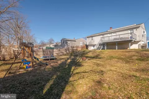 Exterior - 412 Crisfield Rd, Middle River, MD 21220 photo 9 of 13