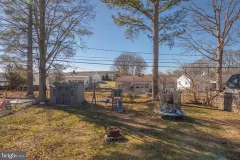 Exterior - 412 Crisfield Rd, Middle River, MD 21220 photo 5 of 13