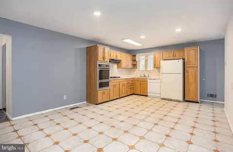 Kitchen - 4313 E Joppa Rd, Nottingham, MD 21236 photo 2 of 4