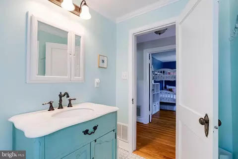 Bath - 1237 Greystone Rd, Halethorpe, MD 21227 photo 2 of 3