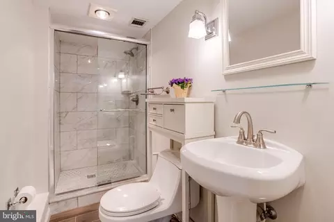 Bath - 1237 Greystone Rd, Halethorpe, MD 21227 photo 3 of 3