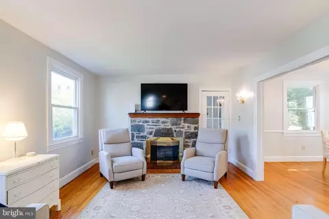 Living - 1237 Greystone Rd, Halethorpe, MD 21227 photo 2 of 7