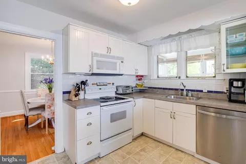 Kitchen - 1237 Greystone Rd, Halethorpe, MD 21227 photo 2 of 7