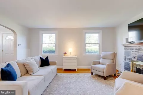 Living - 1237 Greystone Rd, Halethorpe, MD 21227 photo 4 of 7