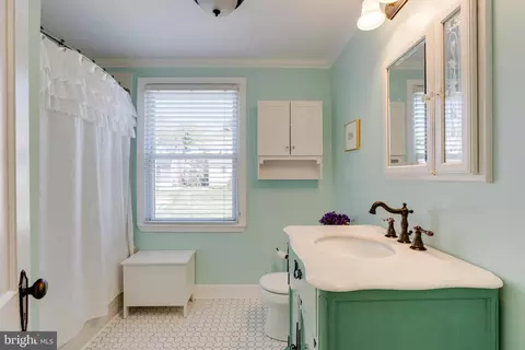 Bath - 1237 Greystone Rd, Halethorpe, MD 21227 photo 1 of 3