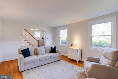 Living - 1237 Greystone Rd, Halethorpe, MD 21227 photo 5 of 7