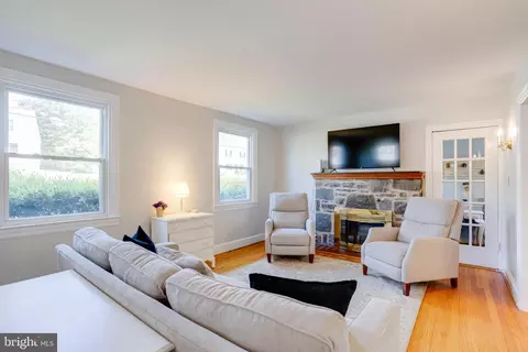 Living - 1237 Greystone Rd, Halethorpe, MD 21227 photo 3 of 7