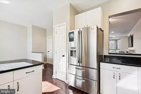Kitchen - 43 Stridesham Ct, Baltimore, MD 21209 photo 4 of 5