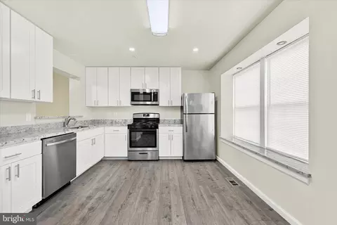 Kitchen - 12132 Sugar Ml, Middle River, MD 21220 photo 3 of 6
