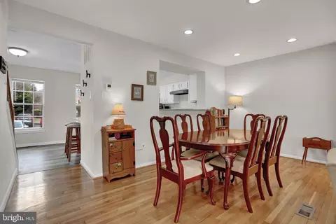 Dining - 1 Par Three Way, Baltimore, MD 21209 photo 1 of 5