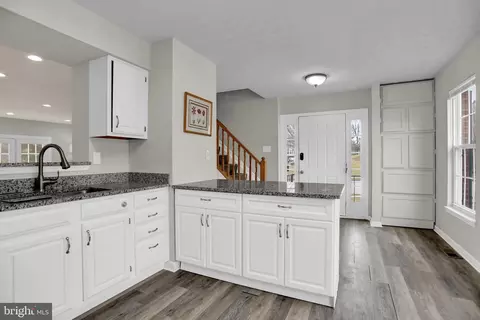 Kitchen - 1 Par Three Way, Baltimore, MD 21209 photo 3 of 5