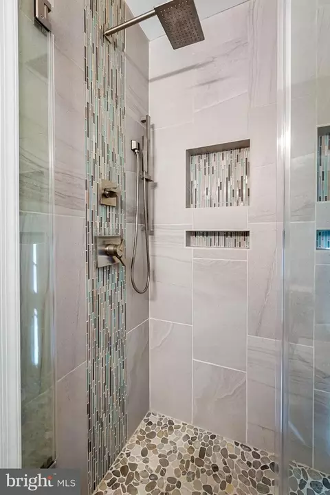Bath - 622 Murdock Rd, Baltimore, MD 21212 photo 2 of 6