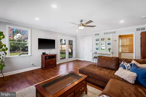 Living - 622 Murdock Rd, Baltimore, MD 21212 photo 3 of 4