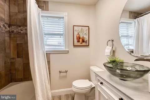 Bath - 6 Eastship Rd, Dundalk, MD 21222 photo 3 of 4