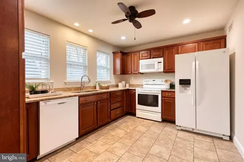 Kitchen - 6 Eastship Rd, Dundalk, MD 21222 photo 3 of 5