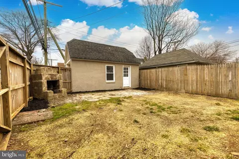 Exterior - 6 Eastship Rd, Dundalk, MD 21222 photo 4 of 5