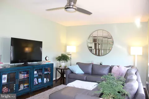 Living - 2404 Oak Manor Rd, Sparrows Point, MD 21219 photo 2 of 6