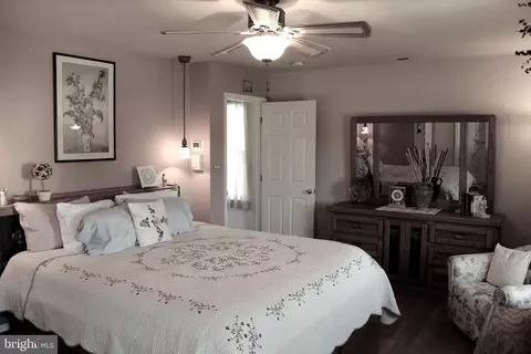 Bedroom - 2404 Oak Manor Rd, Sparrows Point, MD 21219 photo 6 of 7