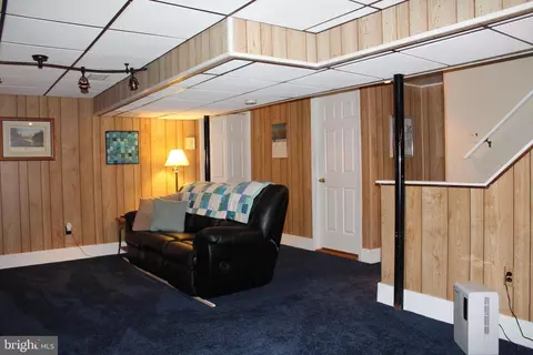 Living - 2404 Oak Manor Rd, Sparrows Point, MD 21219 photo 5 of 6