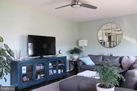 Bedroom - 2404 Oak Manor Rd, Sparrows Point, MD 21219 photo 1 of 7