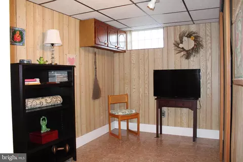 Living - 2404 Oak Manor Rd, Sparrows Point, MD 21219 photo 6 of 6