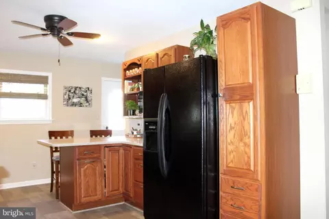 Kitchen - 2404 Oak Manor Rd, Sparrows Point, MD 21219 photo 2 of 4