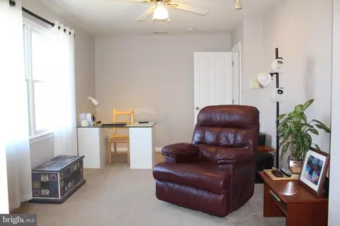 Living - 2404 Oak Manor Rd, Sparrows Point, MD 21219 photo 4 of 6