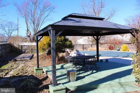 Exterior - 2404 Oak Manor Rd, Sparrows Point, MD 21219 photo 14 of 15