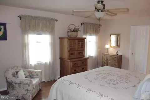 Bedroom - 2404 Oak Manor Rd, Sparrows Point, MD 21219 photo 3 of 7