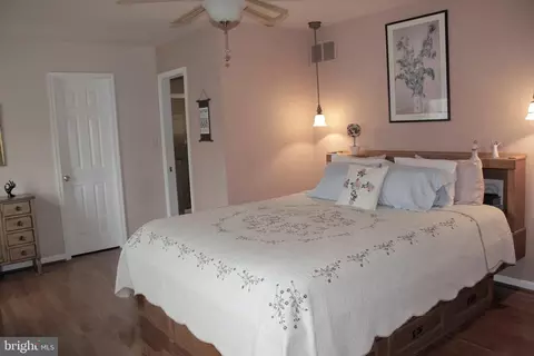 Bedroom - 2404 Oak Manor Rd, Sparrows Point, MD 21219 photo 4 of 7