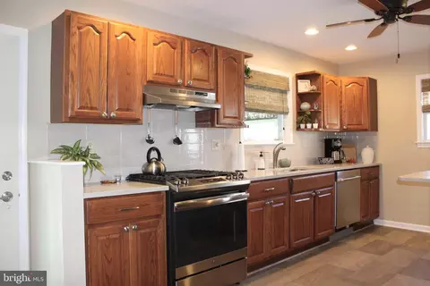 Kitchen - 2404 Oak Manor Rd, Sparrows Point, MD 21219 photo 1 of 4