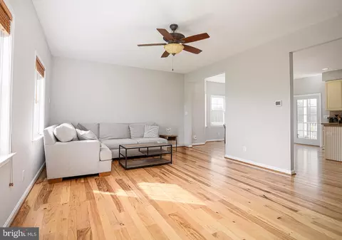 Living - 13526 Bottom Rd, Hydes, MD 21082 photo 3 of 9