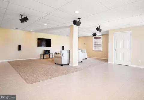 Living - 13526 Bottom Rd, Hydes, MD 21082 photo 5 of 9