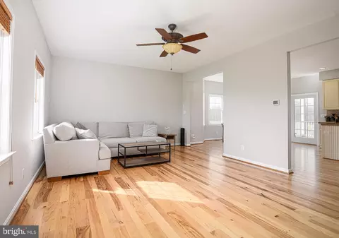 Living - 13526 Bottom Rd, Hydes, MD 21082 photo 4 of 9