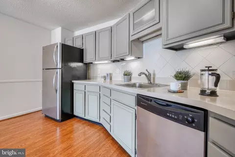 Kitchen - 205 E Joppa Rd #2704, Towson, MD 21286 photo 4 of 4