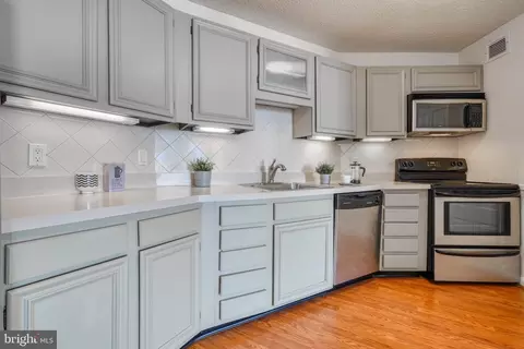 Kitchen - 205 E Joppa Rd #2704, Towson, MD 21286 photo 3 of 4