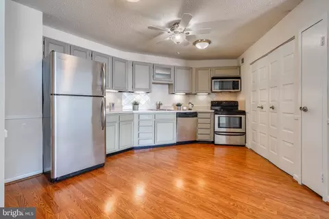 Kitchen - 205 E Joppa Rd #2704, Towson, MD 21286 photo 2 of 4