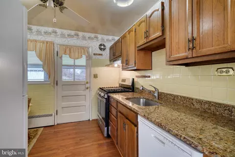 Kitchen - 1106 Raven Dr, Baltimore Highlands, MD 21227 photo 4 of 5