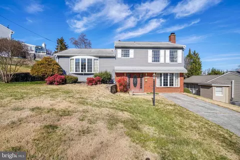 Exterior - 1106 Raven Dr, Baltimore Highlands, MD 21227 photo 2 of 13