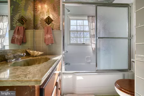 Bath - 1106 Raven Dr, Baltimore Highlands, MD 21227 photo 2 of 3