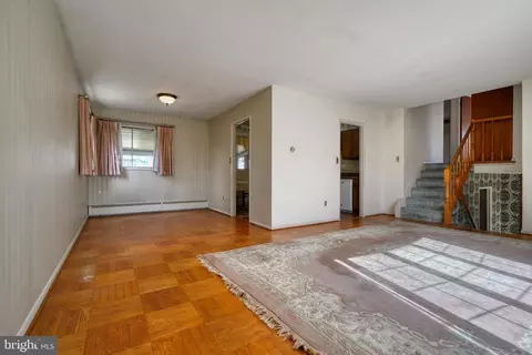 Living - 1106 Raven Dr, Baltimore Highlands, MD 21227 photo 3 of 5