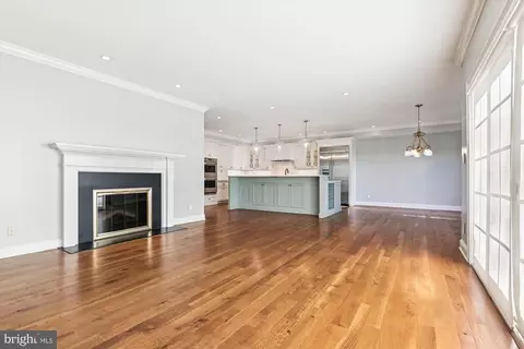 Living - 7 Devon Hill Rd #A5, Baltimore, MD 21210 photo 2 of 3