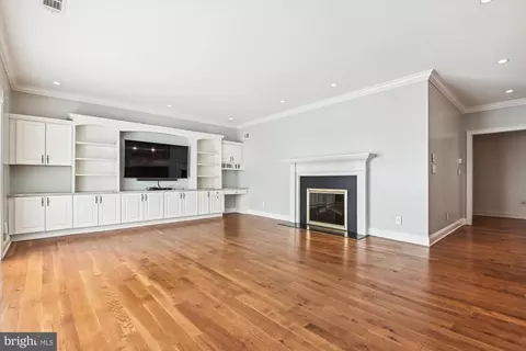 Living - 7 Devon Hill Rd #A5, Baltimore, MD 21210 photo 3 of 3