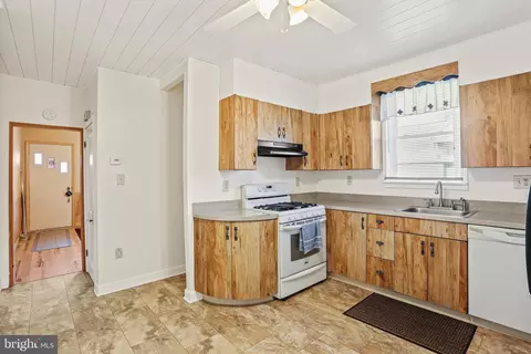 Kitchen - 6 Delight Ave, Nottingham, MD 21236 photo 2 of 5